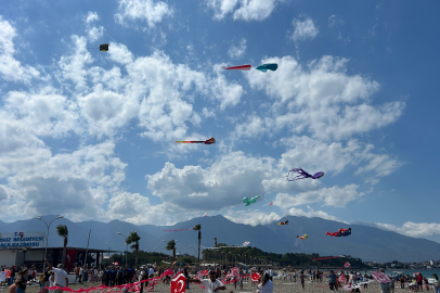 Uçurtma Şenliğinde Ortaya Renkli Görüntüler Çıktı