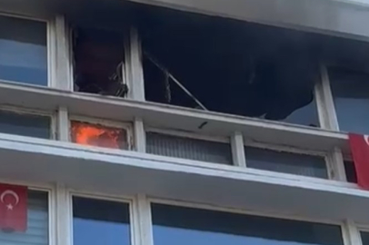 Kadıköy’de dairenin kullanılamaz hale geldiği yangında Türk bayrağı zarar görmedi
