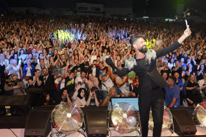Ünlü sanatçı Bursa'da ücretsiz konserle sevenleriyle buluşacak