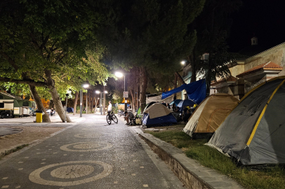 Vatandaşların çadır hayatı devam ediyor