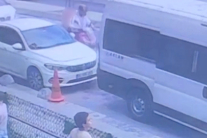 Trafikte başlayan inatlaşma kaza ile bitti, motosikletli araçlar arasında sıkıştı