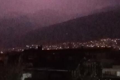 Bursa’da gece karanlığı, ardı arkası kesilmeyen şimşeklerle aydınlandı