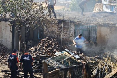 Yangında Ev ve Samanlık Küle Döndü