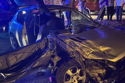 Otomobil ile Civciv Yüklü Tır Çarpıştı! 6 Yaralı!