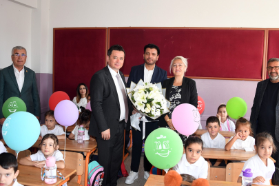 Miniklerin ilk ders heyecanına Başkan Aydın eşlik etti