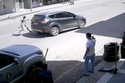 Aracın altında kalmaktan kıl payı kurtulan küçük kız annesinden dayak yedi