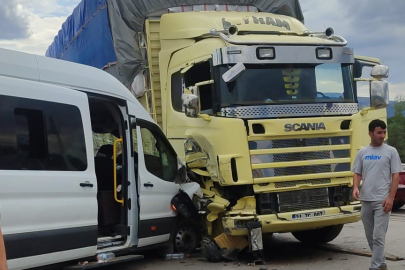 Tokat'ta Minibüs ile Kamyon Çarpıştı, 8 Yaralı