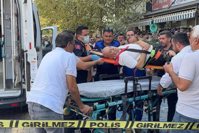 Antalya'da eşiyle birlikte yürüdüğü kaldırımda silahlı saldırıya uğradı