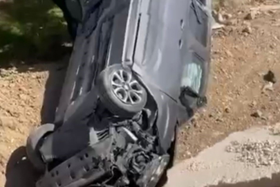 Bursa'nın İznik ilçesinde bir kamyonetin tarlaya uçma anı arkadan gelen kamyonun kamerasına yansıdı