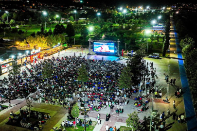 12 Dev Adam İçin Dev Ekranlar Kuruldu