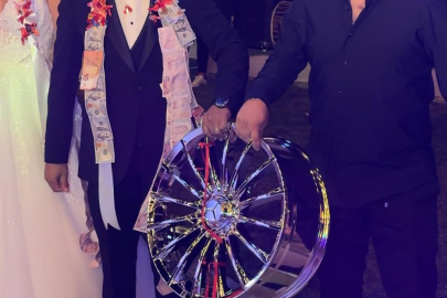 Gelin ve Damada İlginç Hediye