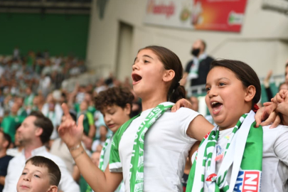 Başkan Aydın çocukları Bursaspor maçına götürdü