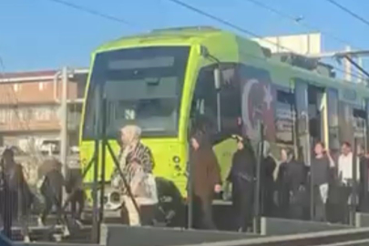 Bursa'da metro hattında meydana gelen kesinti sebebiyle trenler durdu