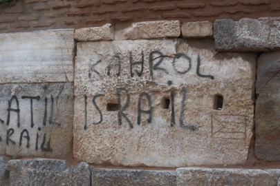 2400 Yıllık Surlara Yazılan 'Katil İsrail' Yazısı Herkesi İsyan Ettirdi