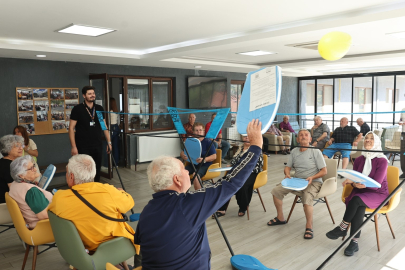 Nilüfer Belediyesi, huzurevi sakinlerine  "Balon Voleybolu" müsabakaları düzenledi