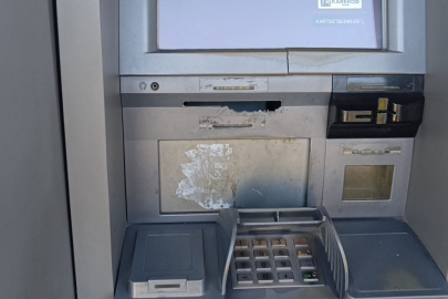 60 Kartla ATM Soyamadılar, Cihazı Parçaladılar