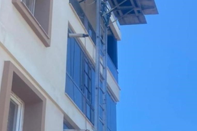 Yük asansöründen düşen koltuk can aldı