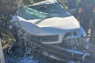 Kontrolden çıkan otomobil Duvara Çarparak Durabildi