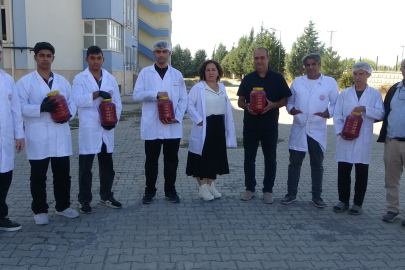 Öğrenciler, bu yıl hasat edilen domateslerden yaklaşık 1 ton salça üretti