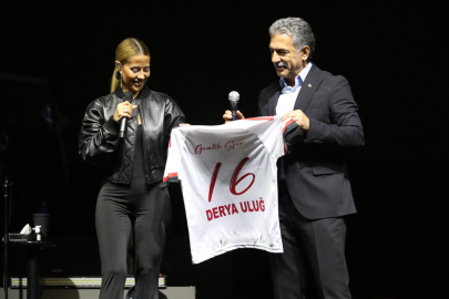 Gemlik Zeytini Festivali Coşkuyla Başladı: İlk Gecede Derya Uluğ Rüzgârı Esti