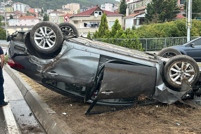 Yağmurun Etkisiyle Ters Dönen Araçta Sürücü Yaralanmadı