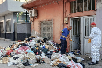 Müstakil Evden, 2 Kamyonet Dolusu Çöp Çıkartıldı
