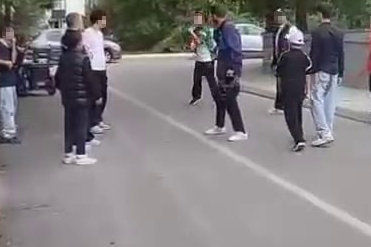 Kız meselesi kavgası: Gencin çenesini kırdılar!