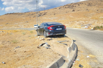 Otomobil Bariyerlere Çarparak Durabildi: 4 Yaralı
