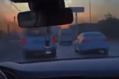 Bursa'da bir sürücü, yoğun trafikte makas atarak ilerledi