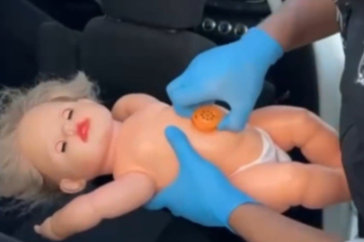 Durdurulan araçta narkotik köpeği buldu: Oyuncak bebekten uyuşturucu çıktı