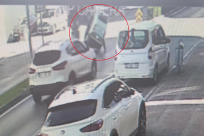 Antalya'da bisiklet devrildi: Saniyelerle kurtulamadılar