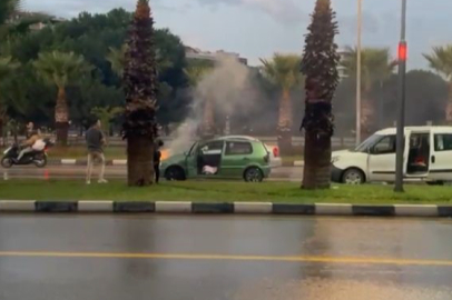 Seyir Halindeki Otomobil Alev Alev Yandı