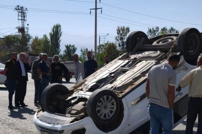 Kaza Yapan Araç Ters Döndü: 2 Yaralı
