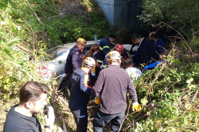 Otomobil Dere Yatağına Uçtu: 1'i Ağır 2 Yaralı