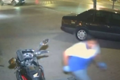 16 Yaşındaki Çocuğun Pastaneye El Bombası Attığı Anlar Ortaya Çıktı