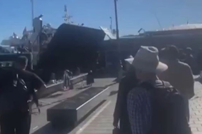 Arabalı Vapur İskeleye Çarptı, Vatandaşlar Büyük Panik Yaşadı