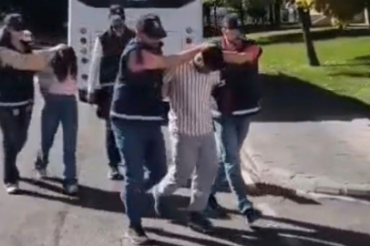 Uygunsuz hareketlerde bulunan çifti uyardı, kaskla öldürüldü