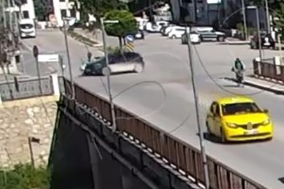 Otomobil Kavşakta Motosikletle Çarpıştı: Anne ve 2 Çocuğu Yaralandı