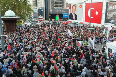 Bursalılar Gazze İçin Ulu Cami'den 15 Temmuz Demokrasi Meydanı'na Yürüdü