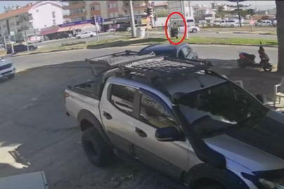 Tur Minibüsü Levhaya Çarptı! Minibüsteki 8 Turist Yaralandı