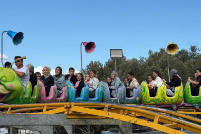Engelli öğrenciler, lunaparkta gönüllerince eğlendi