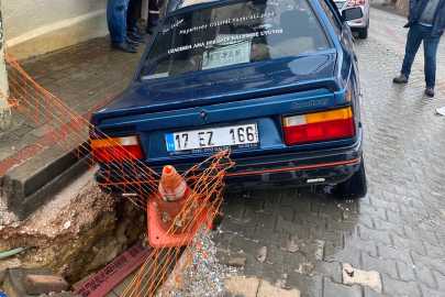 Çanakkale'de gece boyu süren yağış nedeniyle altyapı çalışması yapılan yol çöktü