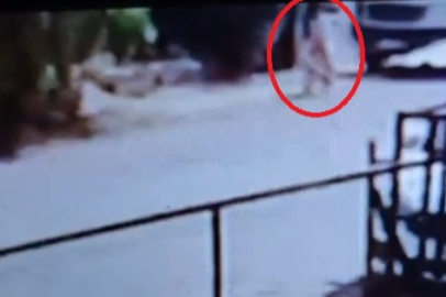 Çöp dökmeye giden annesini bisikletiyle birlikte bekleyen 3'üncü sınıf öğrencisine okul servis minibüsü çarptı