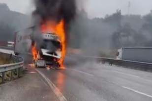 Seyir Halindeki Tır Alevlere Teslim Oldu