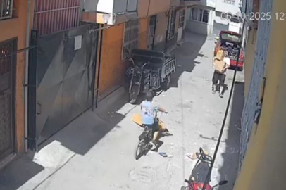 Kartonla Oyun Oynarken Üzerinden Bisiklet Geçti