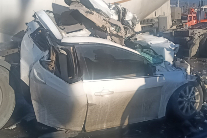 Silifke’de Akıl Almaz Kaza: Sürücü Saniyelerle Kurtuldu