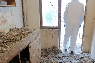 Kümese dönen çöp evde kamyon dolusu atık çıktı