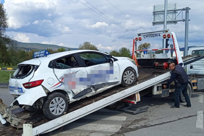 İki Otomobil Çarpıştı: 3 Yaralı