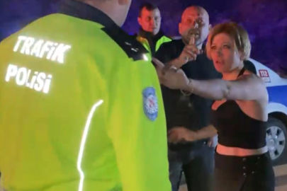 Alkollü sürücü ve yanındaki kadın, "polise mukavemet"ten tutuklandı