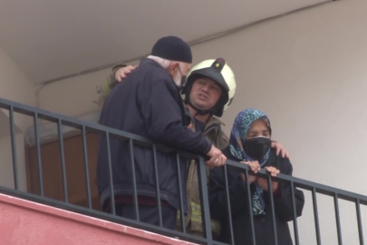 3 Katlı Binanın Çatı Katında Yangın